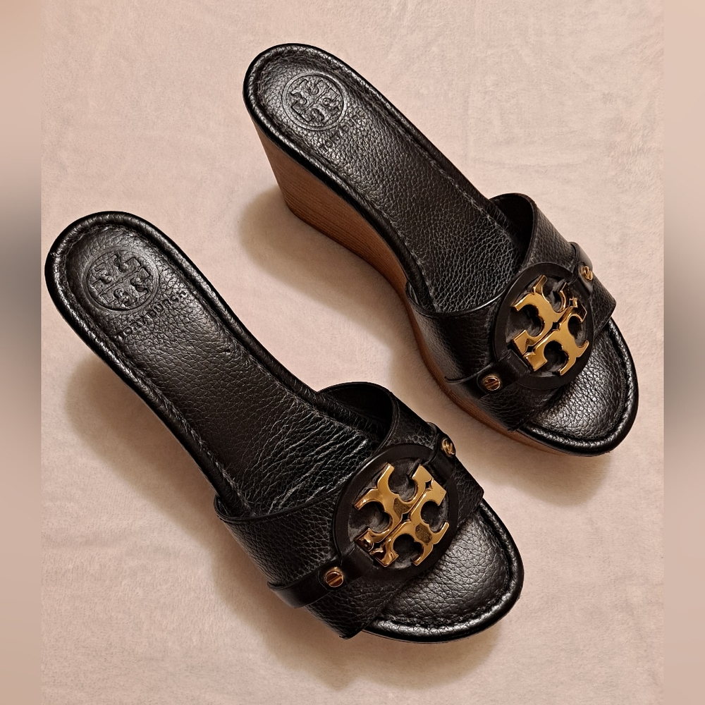 Tory Burch Black Leather Gold Logo Patti Wedge Sandals Women's Size 8